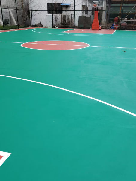 郑州 球场长期使用易出现地面开裂